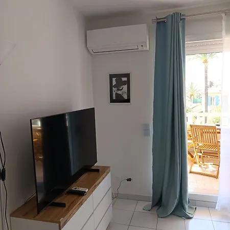 Apartment 5 Minutes Walk From The