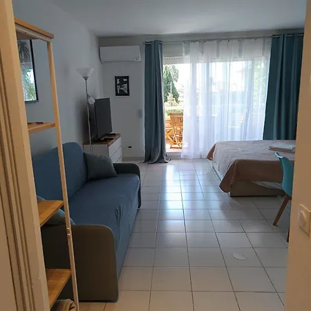 5 Minutes Walk From The Apartment *