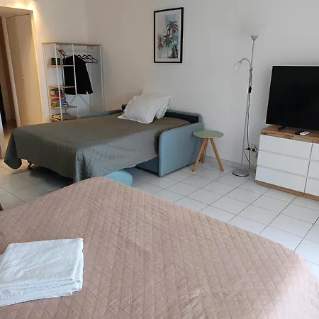 5 Minutes Walk From The Apartment *