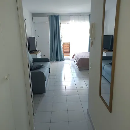 5 Minutes Walk From The Apartamento